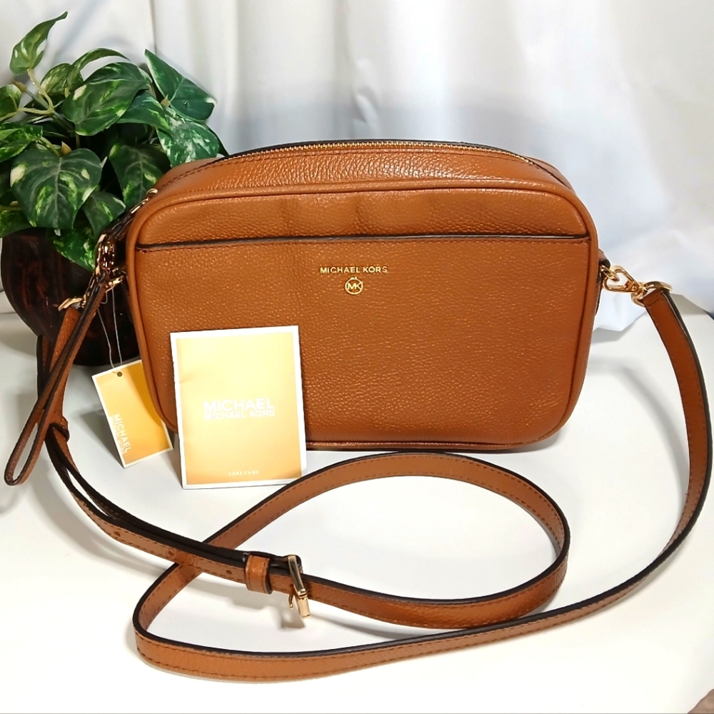MICHAEL KORS Jet Set Charm Camera Xbody NWT Camel Leather Crossbody Shoulder Bag